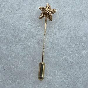Vintage 70’s Sarah Coventry lapel or stick pin.